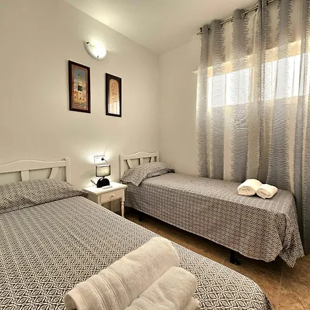 Con Piscina Centrico Apartmán *